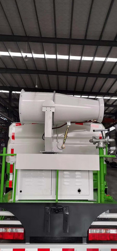 多功能環(huán)保衛(wèi)士 解析東風系列灑水車與霧炮車的專業(yè)應用